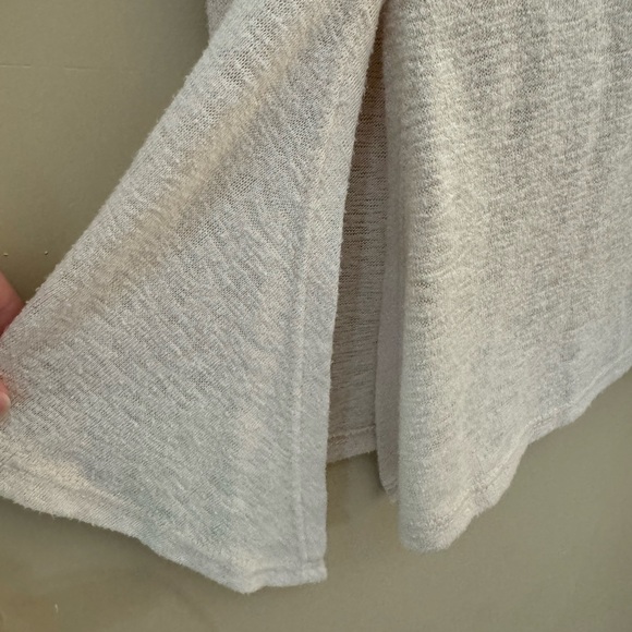 Versatile, long sleeve Bobeau top in large - Picture 5 of 5